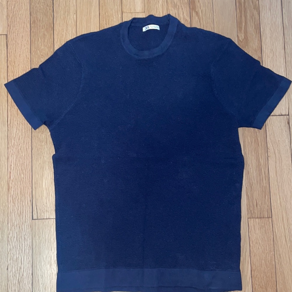 Zara men’s small knit navy T-shirt